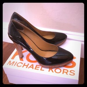 Michael Kors “Julien” platform pumps - Size 8.5